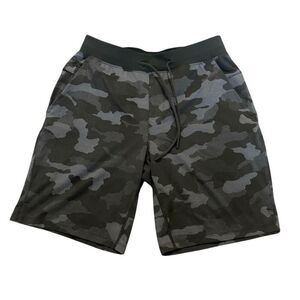 Lululemon green camo shorts size medium